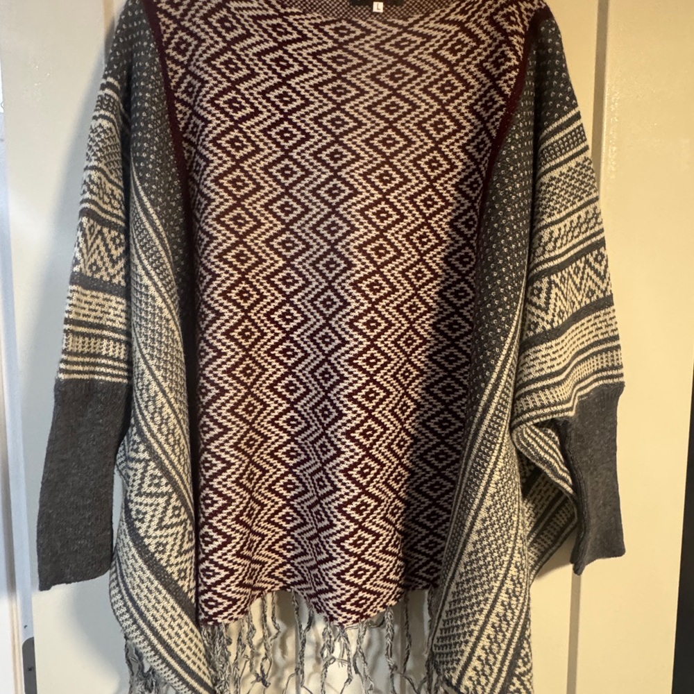 Mechant Geometric Knit Poncho - Burgundy & Gray